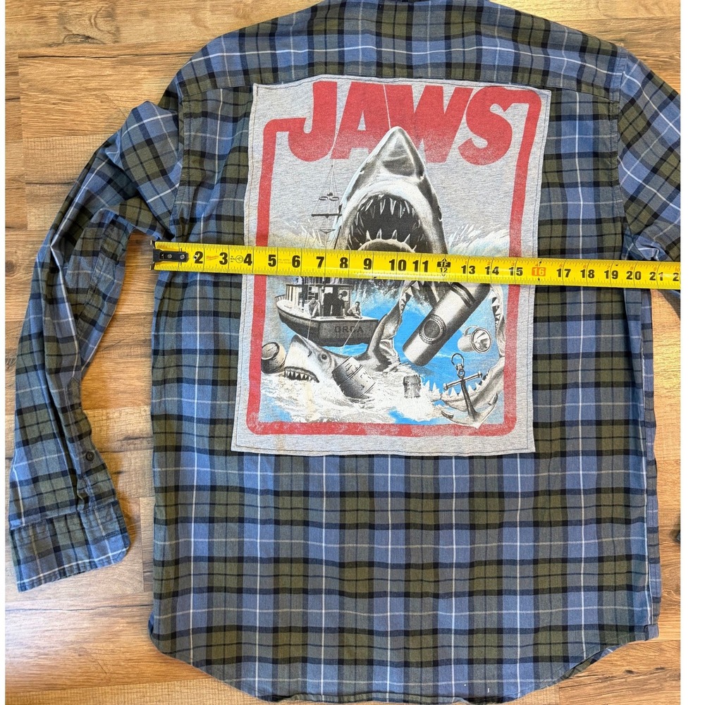 American Eagle Upcycled Flannel Plaid Jaws Custom Sewn Graphic Mens Large L - Picture 6 of 6